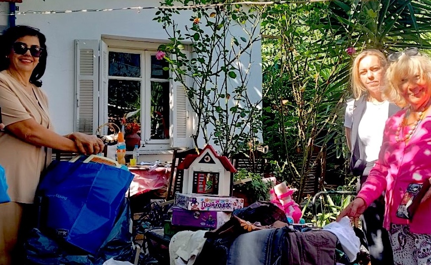 Ρούχα και παιχνίδια για παιδιά μονογονεϊκών οικογενειών από το HOTSPOT Νέαπολης του Δήμου Βόλου