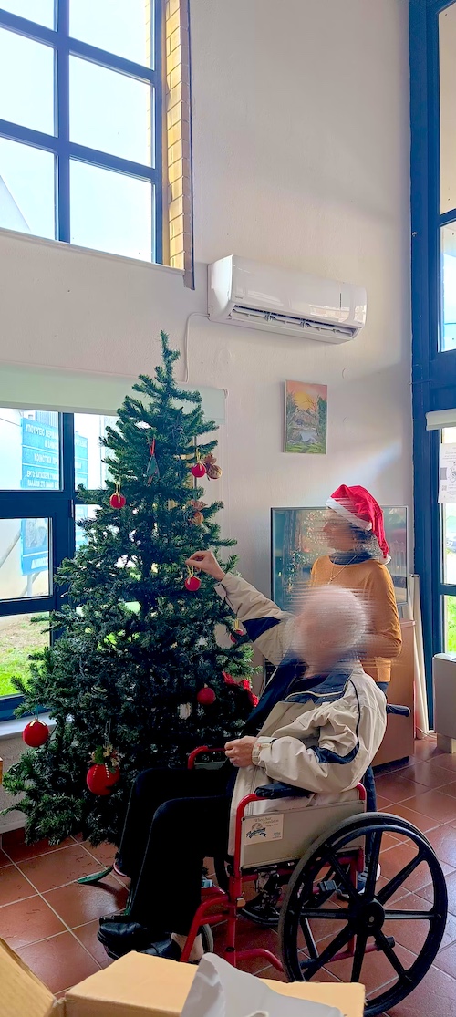 2025 12 09 KDHFAmeA ChrsitmTree 1